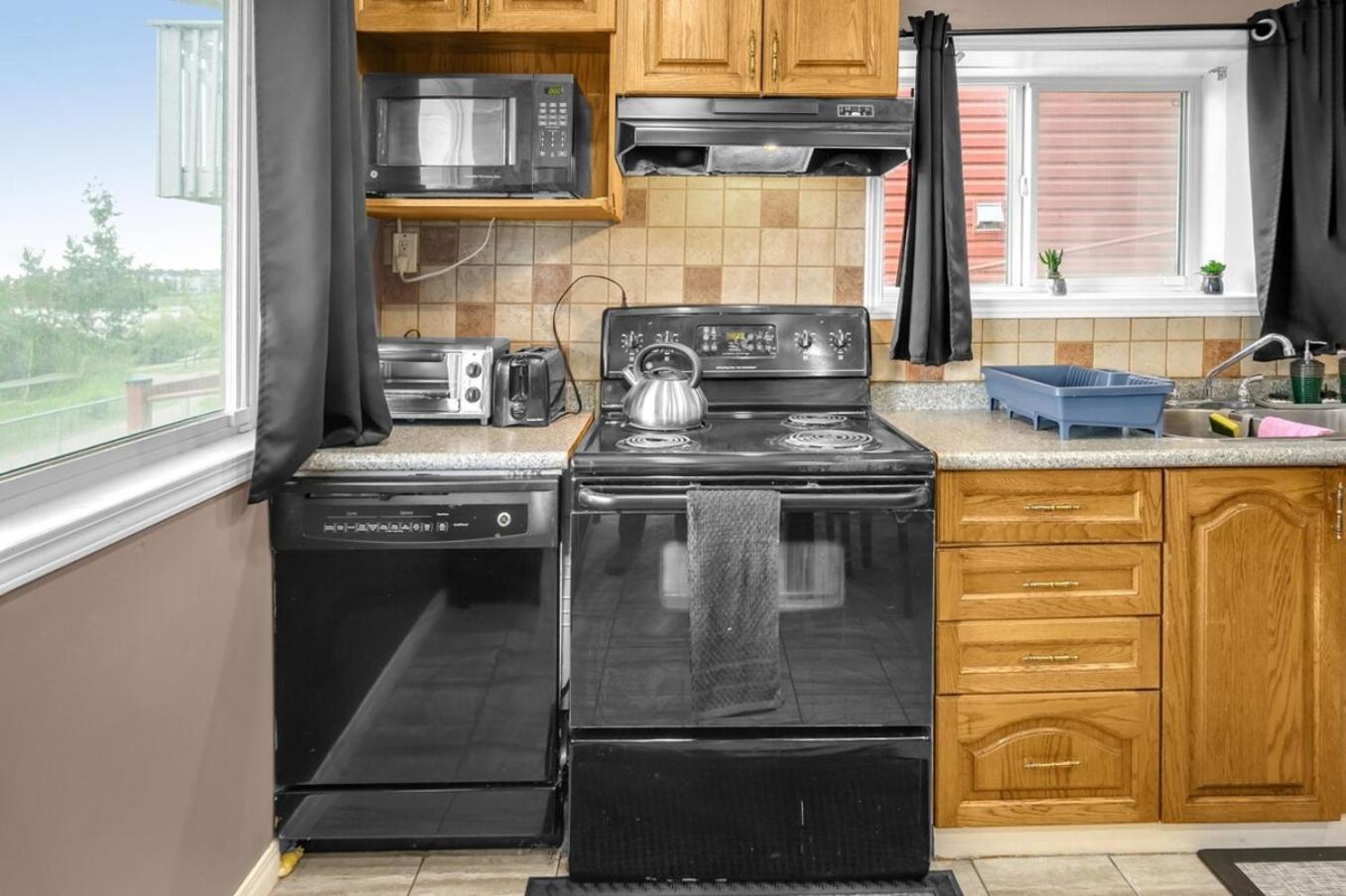 52-3 Bed Suite On Lake Central Ac By Airport YYC Exteriér fotografie