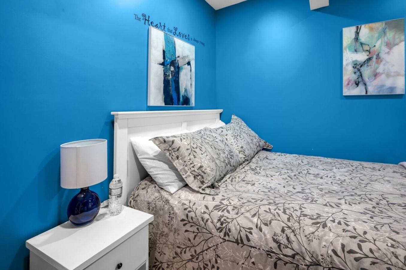 52-3 Bed Suite On Lake Central Ac By Airport YYC Exteriér fotografie