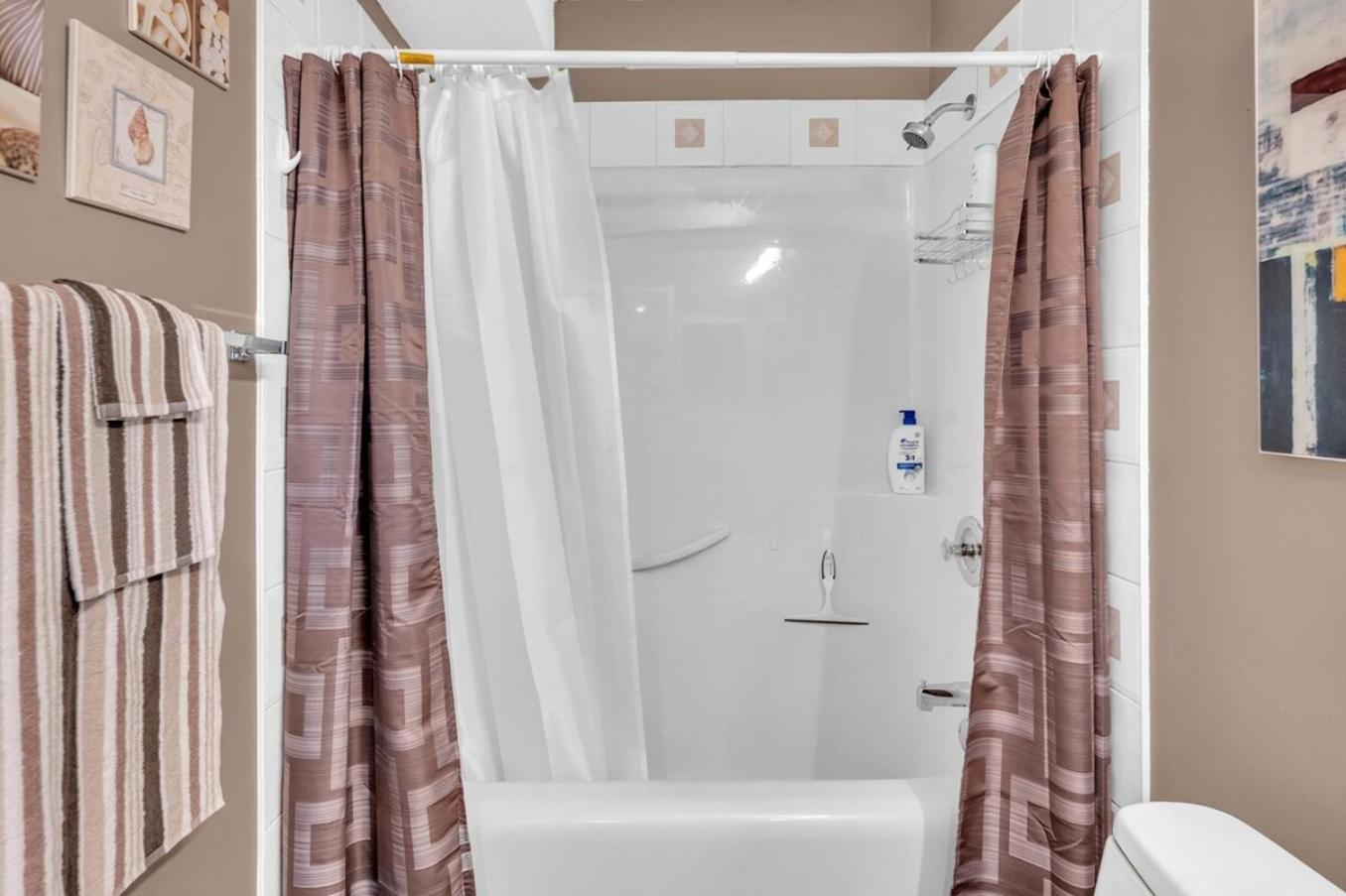 52-3 Bed Suite On Lake Central Ac By Airport YYC Exteriér fotografie
