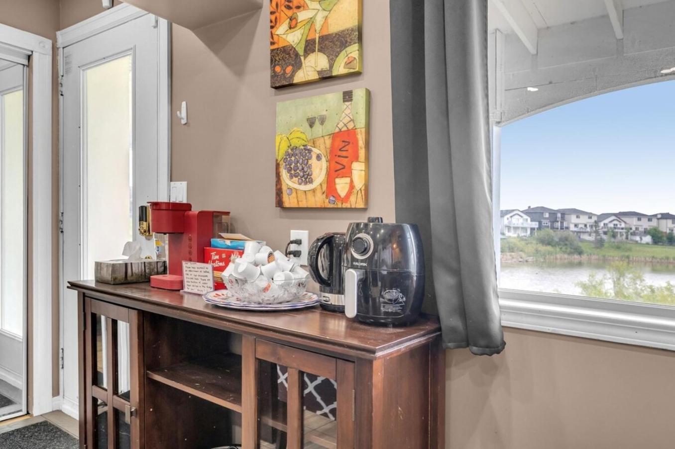 52-3 Bed Suite On Lake Central Ac By Airport YYC Exteriér fotografie