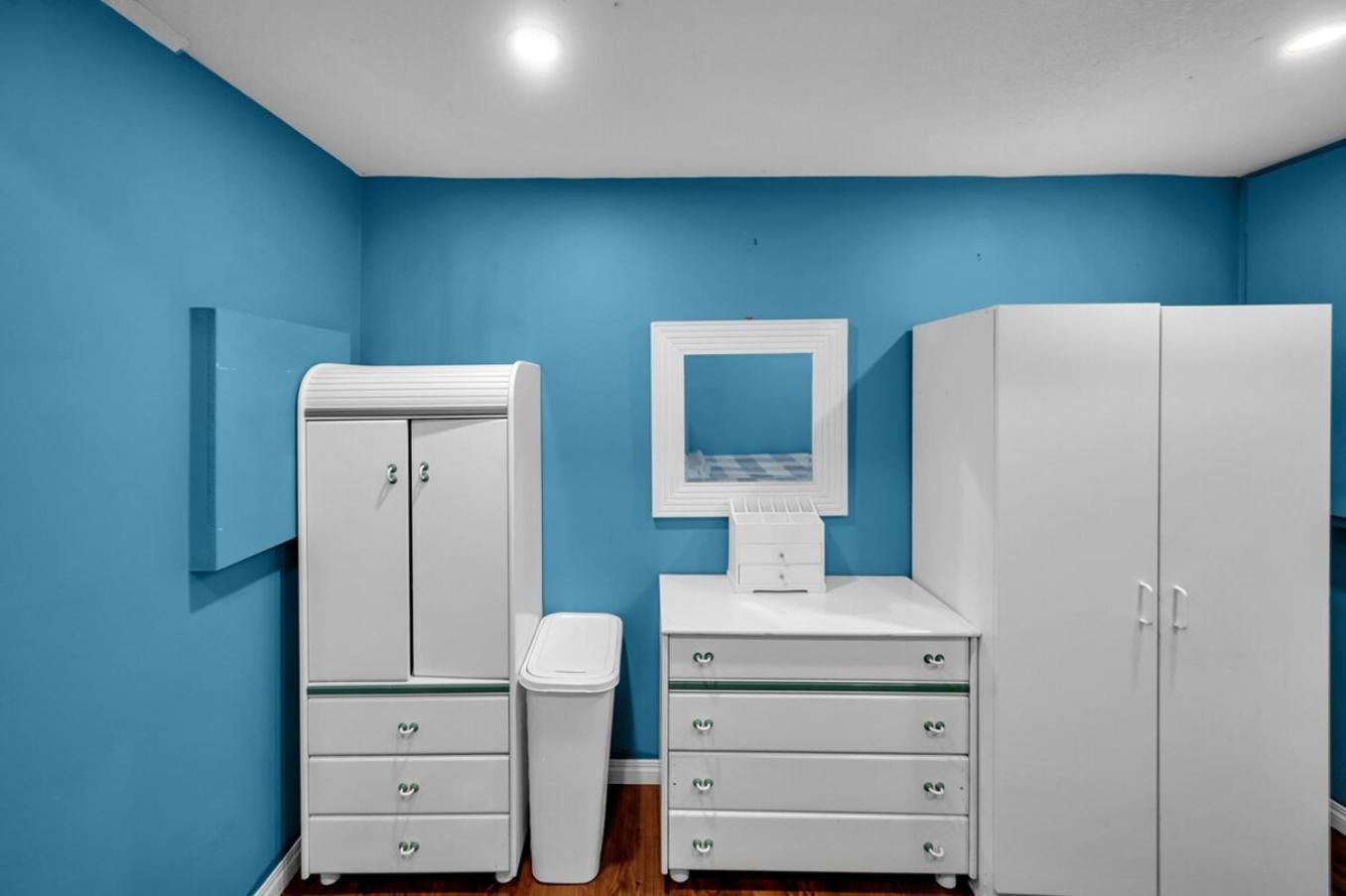 52-3 Bed Suite On Lake Central Ac By Airport YYC Exteriér fotografie