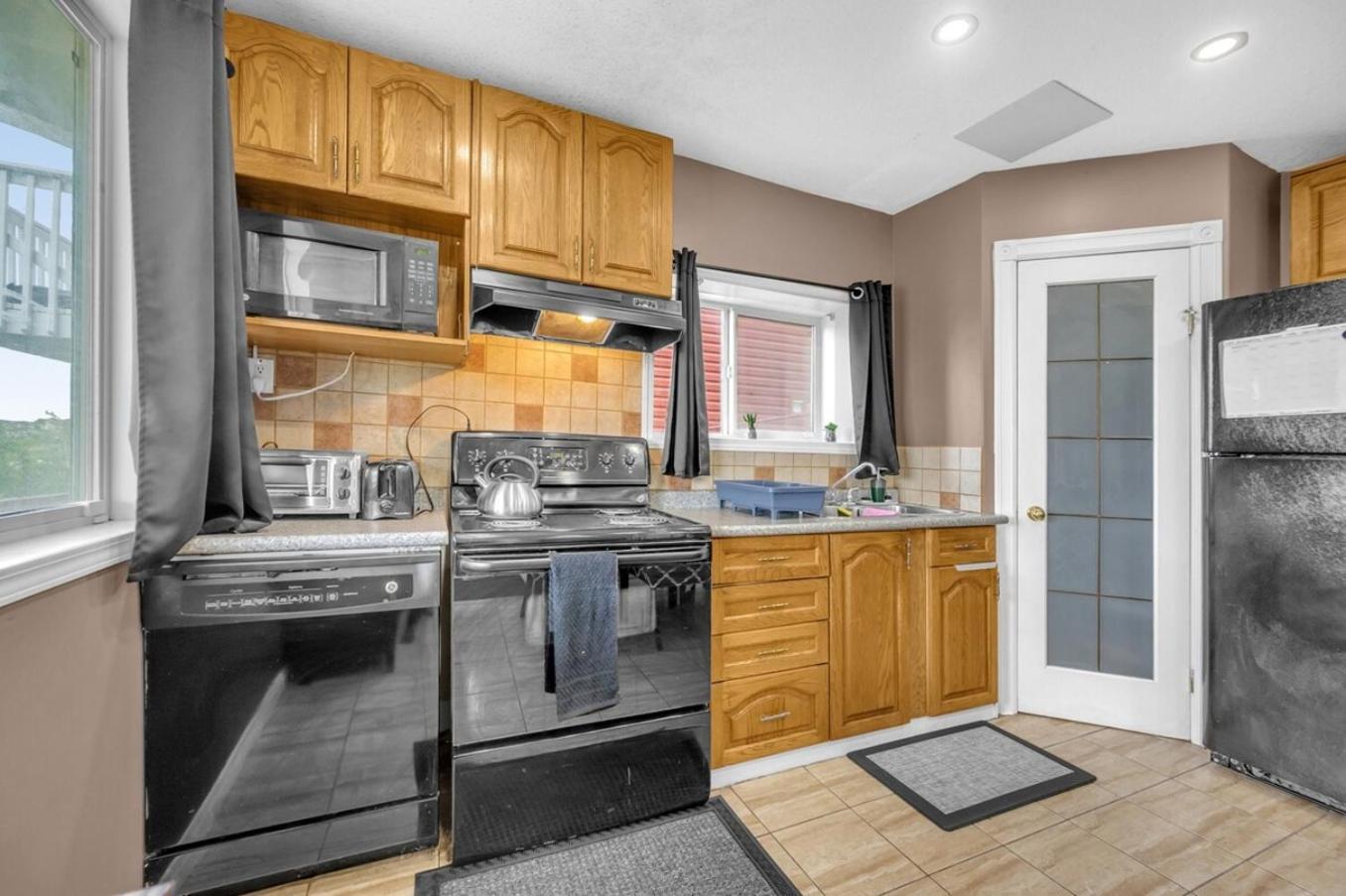 52-3 Bed Suite On Lake Central Ac By Airport YYC Exteriér fotografie